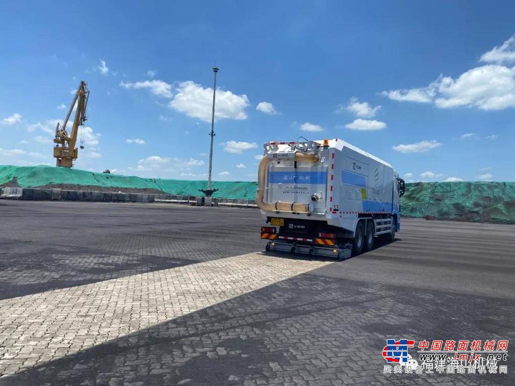 助力城市深度保洁 海山机械：树立环卫作业高标杆 ——山西省环卫服务企业第一台“道路污染清除车”交付