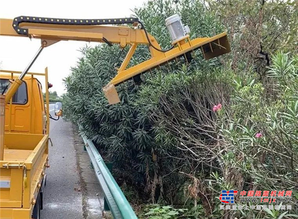本次在高速路上大显身手的XLH405最大的特点就是“智能高效”。