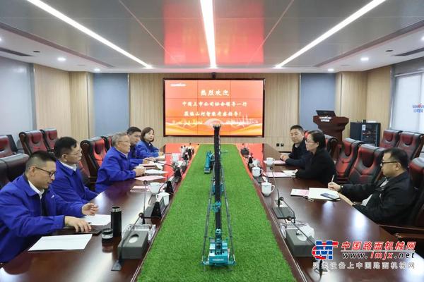 中国上市公司协会党委委员、副秘书长刘翠兰一行调研山河智能