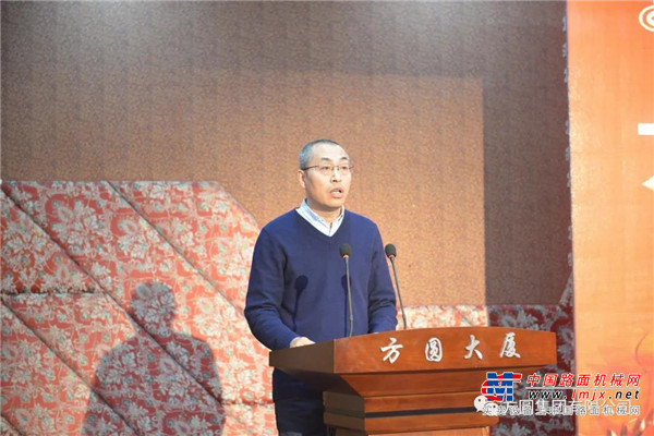 	金鼎实业有限公司经理叶晓琳介绍了方圆集团粮油、面粉、葡萄酒产品。