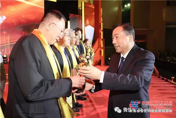 山推建友董事长孙甲利荣获“影响济南”经济人物