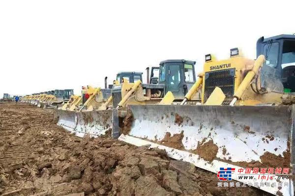 山推：江西“铁粉”话心声：一份初心 两代传承