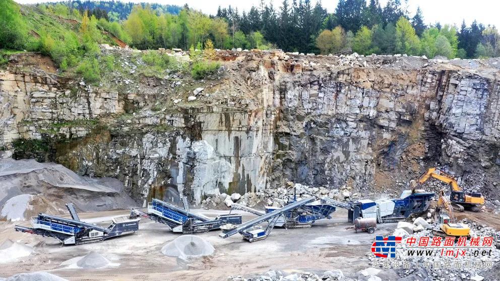 工地风采 | 赞！克磊镘 PRO 系列设备组合 花岗岩采石场施工无压力