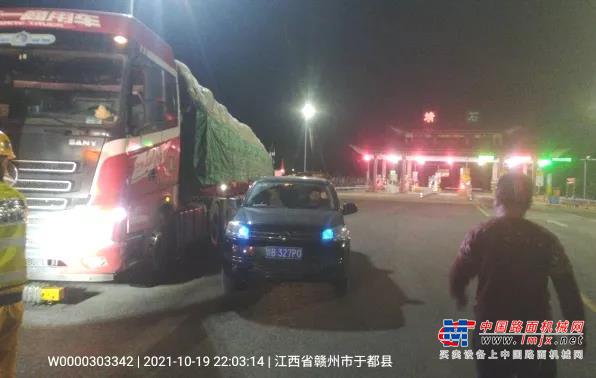三一重工服务至诚 | 深夜高速拖车救援，真诚服务打动客户
