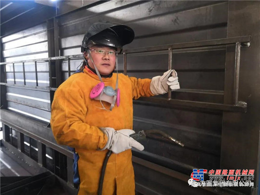 方圆集团成套设备有限公司李伶聪同志荣获“烟台市首席技师”称号
