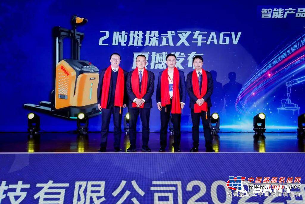 據介紹，三一機器人科技有限公司是三一集團內部孵化的高新技術企業，其依托5G/工業互聯網/AI等先進技術，賦能離散制造業智能化、電動化、無人化轉型升級。預計2025年，其銷售額超100億，估值過1000億。