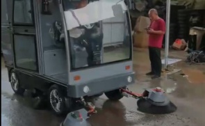 宜迅 YX5-2300 三合一五刷三轮扫地车施工视频