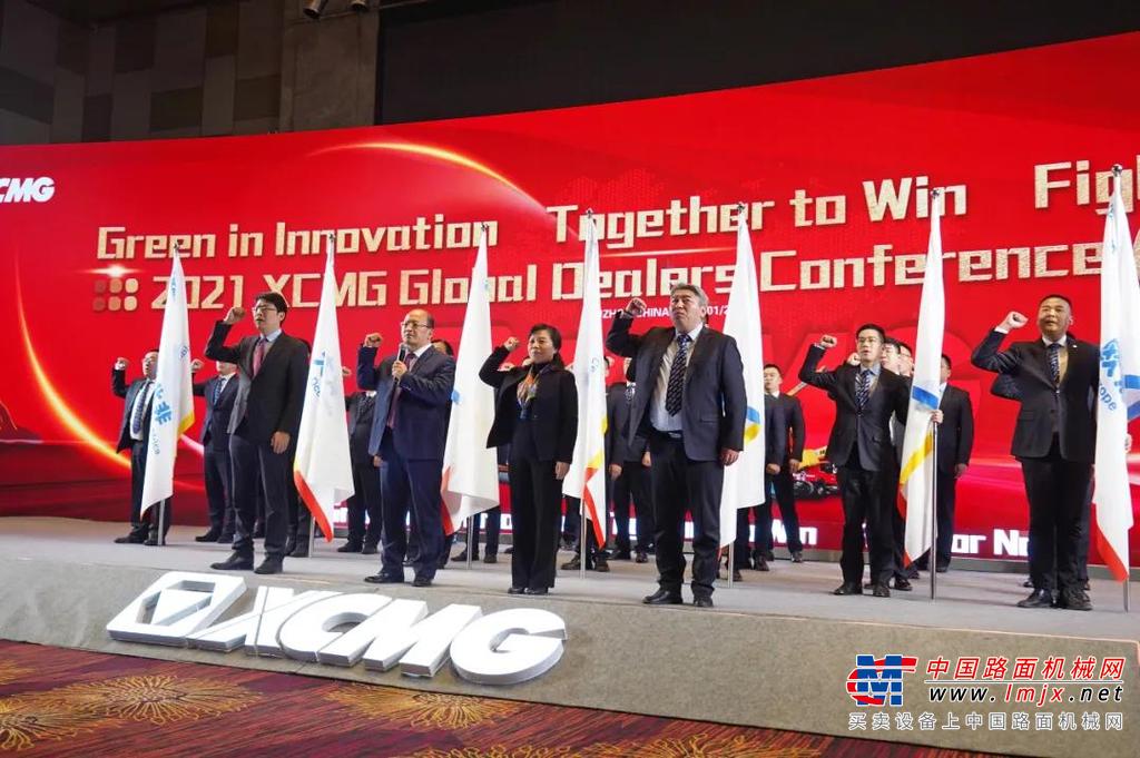 	王民表示，2021年，虽有疫情肆虐、世界经济形势多变等诸多挑战，徐工始终坚持国际化和创新驱动两大战略重点，不断变革创新，抢抓市场机遇，市场占有率进一步提升，收入创历史新高，继续稳居中国第一，跃居世界第三。在广大海外钢铁同盟军的鼎力支持下，徐工持续保持行业出口第一的领先位置，获得全球客户的广泛赞誉。