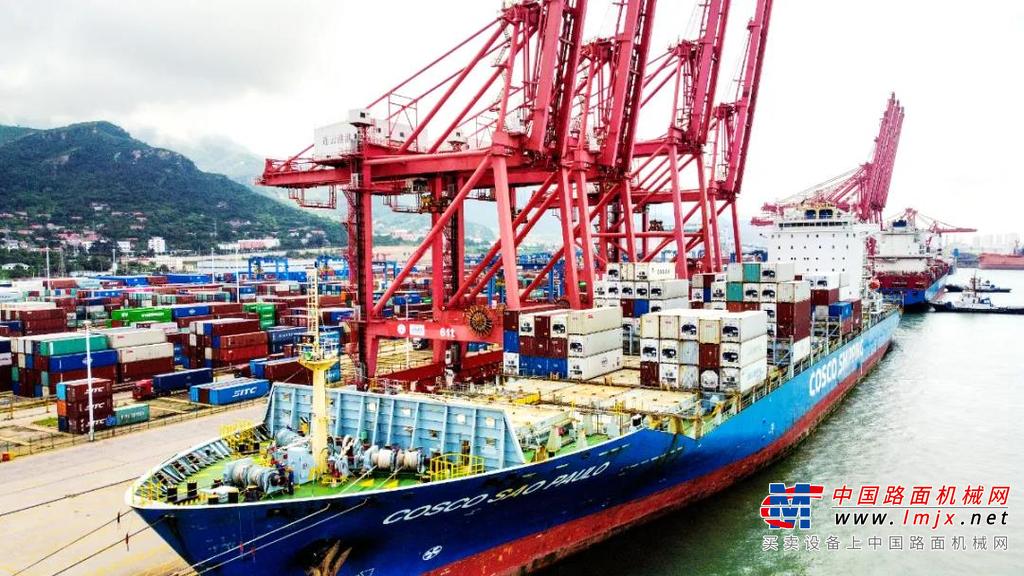 	2021年5月11日，英国KHL集团发布全球工程机械制造商50强排行榜，徐工强势进位全球行业第三，开启“五年前二”珠峰登顶新征程。11月12日，英国KHL集团发布ICM20“世界最大起重机制造商”排行榜，徐工强势摘取世界起重机制造商榜首桂冠。