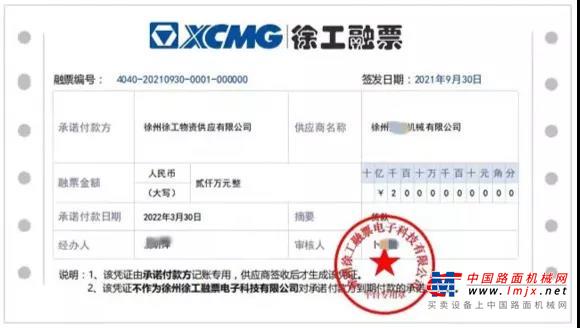 这是冲顶珠峰、树起丰碑的荣耀时刻————