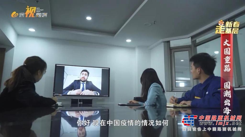 	 在大国重器上进行创新手绘	给原本冰冷的机器赋予灵动与生机	让中国文化与中国制造相结合	漂洋过海走向全球	这个想法是如何酝酿萌芽	并最终落地实践的呢？