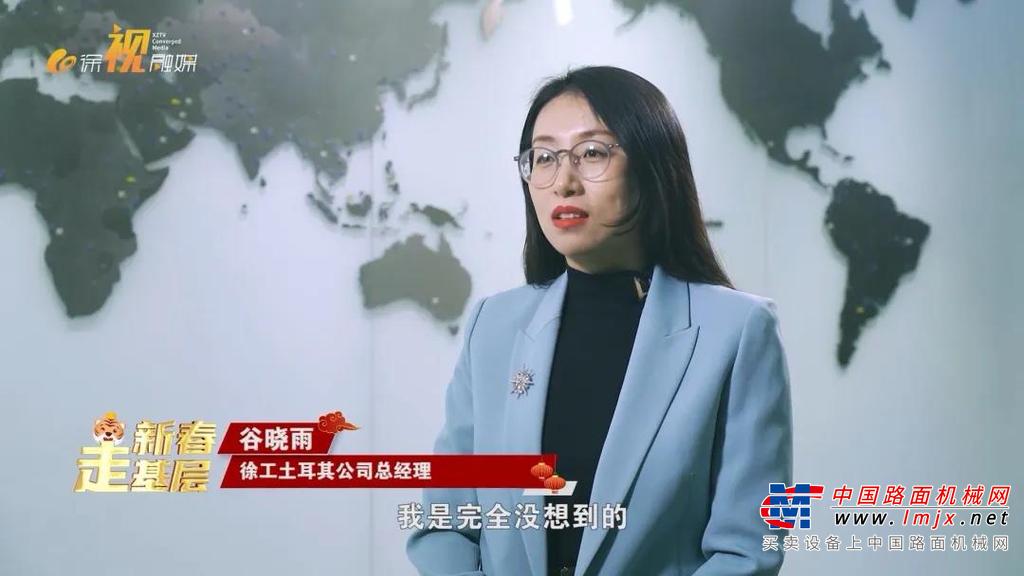 当时间回到2021年11月3号，在徐工集团工程机械有限公司起重机新品发布会进入倒计时，一场头脑风暴会正在进行。这是一场面向全球的直播，如何让活动出彩、出新，大伙讨论热烈。