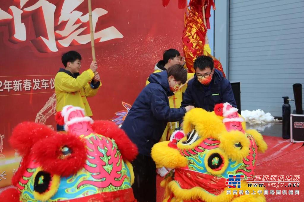 喜迎虎年开门红！中联土方近百台产品交付各地客户！