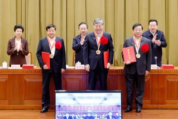 荣耀丨谭旭光获评山东省杰出企业家并记一等功