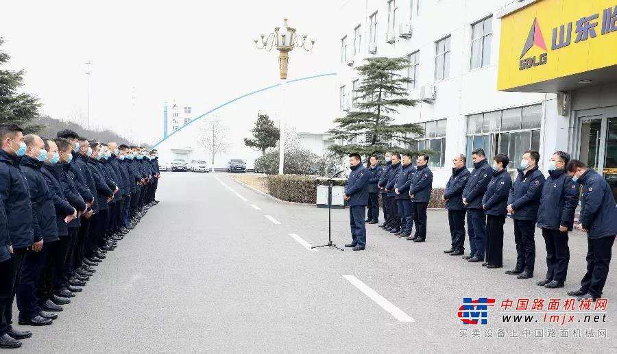 	擘画蓝图开新篇，2月7日，春节后上班第一天，山东省2022年工作动员大会召开，临工集团董事长王志中荣获“山东省行业领军企业家”称号，记一等功。