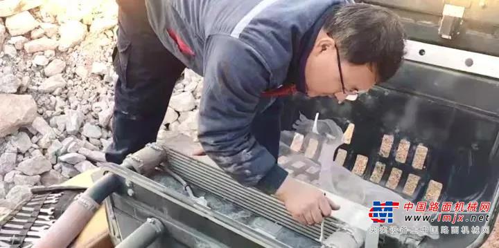	兢兢业业全勤王