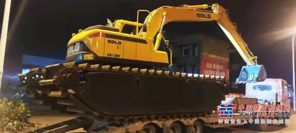 客户至上 | 河道施工之利器，临工E6135F船挖助力客户开拓新天地