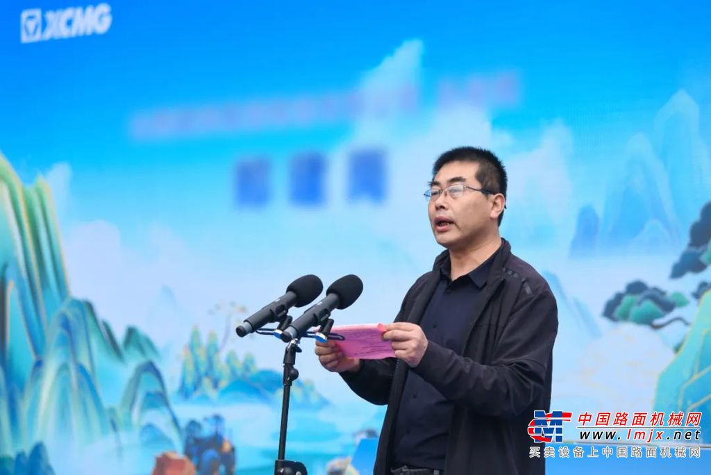 	乘势而上，奋勇破局，徐工新能源装载机“青山行”品牌应运而生。