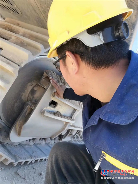 	为保障挖机复工无忧，开工前 7 日内服务工程师针对冬歇期设备的发动机、 电器、液压系统开展预防式全方位检查，排除潜在故障隐患，保障设备零故障春季复工。
