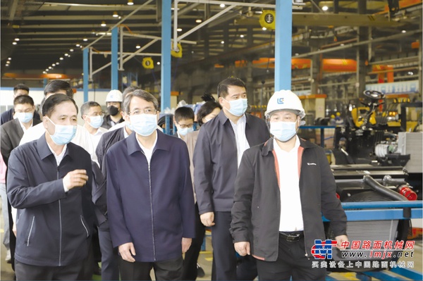 柳州市委书记吴炜率队到柳工叉车调研