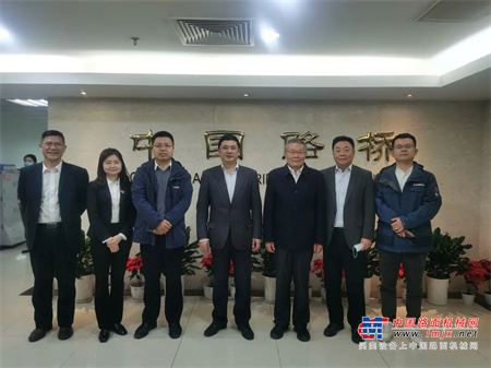 山河智能探讨合作新模式！何清华带队赴中国路桥拜访交流