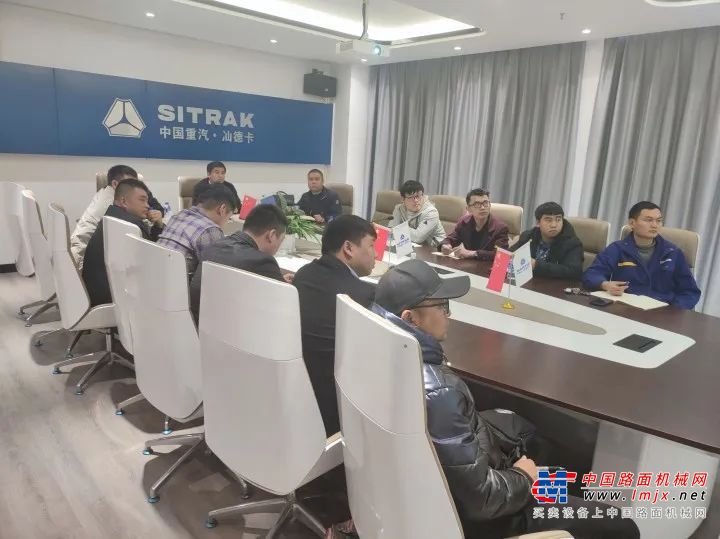 	某天深夜，正在熟睡中的温建突然被一阵急促的手机铃声惊醒，带着些许困意接听了电话。听到电话里客户杨总的急切声音，温建瞬间清醒，他一边安抚杨总，一边了解情况。