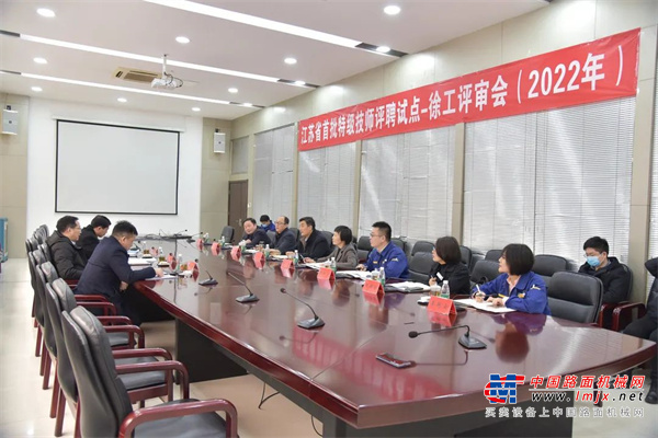	高技能人才是经济社会发展不可或缺的重要力量。长期以来，职业技能等级分为初级工、中级工、高级工、技师和高级技师五级，特级技师是人社部在高技能人才中新设置的高级技术职务（岗位），是企业生产科研一线从事技术技能工作，并具备相应条件的优秀高技能人才。