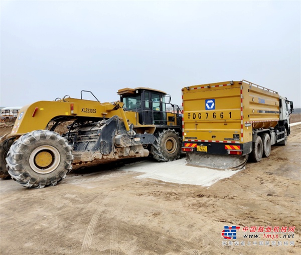 	黎霍高速全长150.548公里，是国家高速公路网和山西省高速公路网规划布局中的重要组成部分，是贯穿长治市及临汾市地区东西走向的重要通道。本次施工项目为黎霍高速公路襄垣段道路新建的土方路基施工，总工期三年。