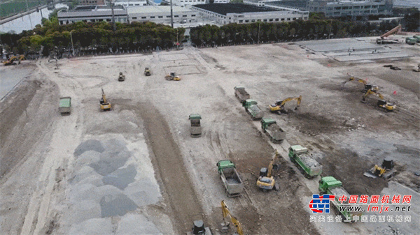 当前上海疫情防控已进入攻坚期，上海市正在全力筹措救治床位和隔离房源，选择符合防疫条件的场所加快改扩建力度。