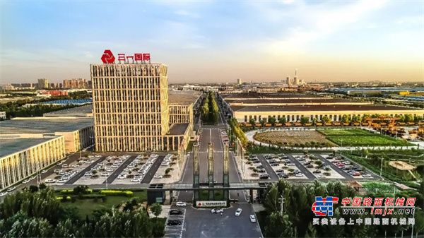 过去一年，三一国际深入践行国际化战略，投资源、建渠道、拓客户，实现海外销售21.0 亿元，同比增长 54.0%，国际化收入占比达到20.6%。其中，欧洲、东南亚、美国市场增长最快。