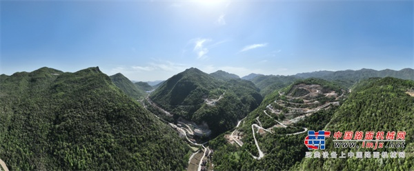 展现施工“奇效”！山河智能旋挖钻机强势助力炉慈高速公路建设