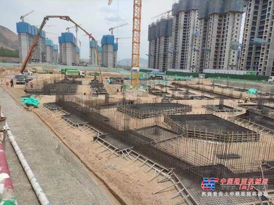 中铁二十一局四公司九年一贯制学校项目3#楼基础混凝土浇筑完成