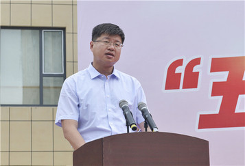     海阳市安全生产领域“五一劳动奖章”和 “安全之星”颁奖仪式在新元广场举行