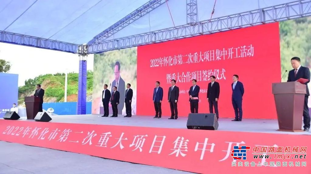 	去年投产的重庆三一智能装备产业园一期，是三一集团布局西南地区的首个“灯塔工厂”，主要生产挖掘机。本次开工的二期项目，将主要生产起重机等，计划1年建成投产，将为当地再添一座灯塔工厂。