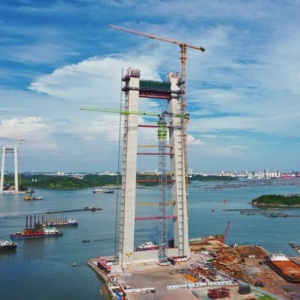助力西部陆海新通道建设，中联重科塔机在广西龙门大桥展雄风