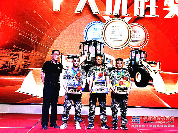 	大家可以在抖音、快手等平台上搜索#山工机械特种兵训练营话题， 了解更多山工机械特种兵训练营的举办情况，并参与其话题。