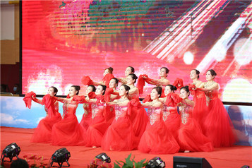 方圆集团庆祝新中国成立七十三周年“喜迎二十大，建功新时代”文艺晚会举行