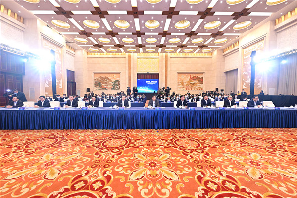 国内首家 中国重汽单月出口重卡突破10000辆