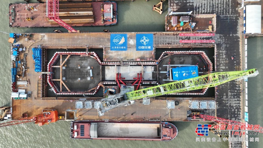 助力蛟龙出江！中联重科塔机首吊“世界第一跨”张靖皋长江大桥