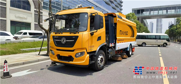 引入高速清扫车 筑马机械助陕西交通工程公司开启路面保洁新模式