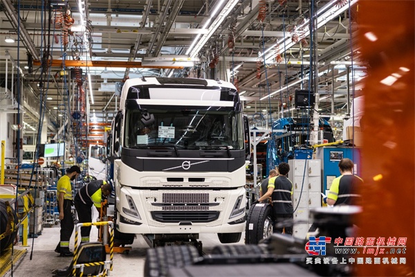 沃尔沃卡车开始在根特工厂加速量产纯电动重卡车型