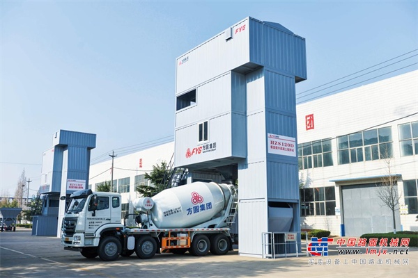 方圆塔机承建巴基斯坦THAR电站项目。方圆集团系列QTZ63塔式起重机用于巴基斯坦塔尔2×660兆瓦燃煤电站项目建设，该项目为中巴经济走廊重点能源项目之一。在9000平方公里的沙漠地区，方圆塔机克服高温酷暑、风沙漫天的困难，完成钢筋、混凝土、模板、施工设备等各类吊装作业。在逐梦“一带一路”的道路上，方圆塔机彰显了民族品牌的独特魅力。