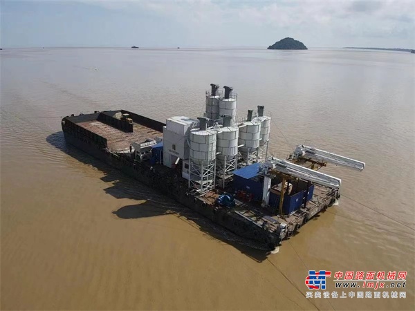 方圆搅拌站参建巴基斯坦水电站。巴基斯坦SUKI KINARI水电项目位于巴基斯坦开伯尔——普什图省昆哈河上，项目建成后，有效缓解巴基斯坦的能源紧缺现状，有力促进当地经济社会发展和民生改善。方圆集团HZS60型箱式搅拌站参与工程建设，以模块化设计、集装箱式结构、安装快捷、方便实用独领风骚，深得用户信赖。