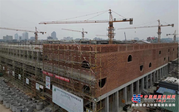 	PT7528在各类建设工程，特别是具有大型PC构建的工程中得到广泛应用。