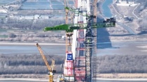 成功封顶马鞍山长江公铁大桥南主塔，中联重科全球最大塔机再建功