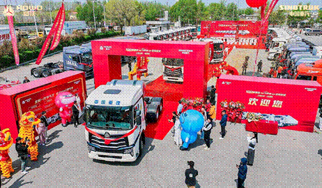  Fighting against the high temperature and "cold" to the end | The delivery ceremony of 100 HOWO Cold Fresh Peak Heavy Duty Trucks ended successfully