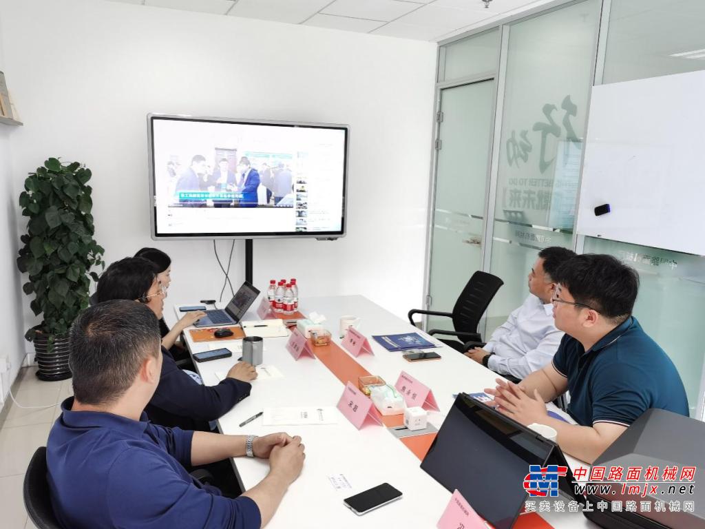 徐州国家高新技术产业开发区数字经济产业招商局局长李彬一行到访中国路面机械网