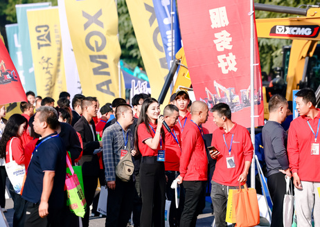 2024第六届微挖大会室外展示环节精彩纷呈