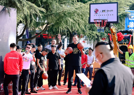 2024第六届微挖大会CBA名宿来到现场