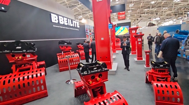 贝力特携小、中、大、超大型号破碎锤亮相bauma 2025